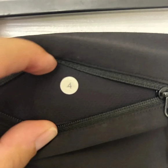 Lululemon Tight Stuff Reflective Capri Leggings sz 4 - Picture 7 of 7